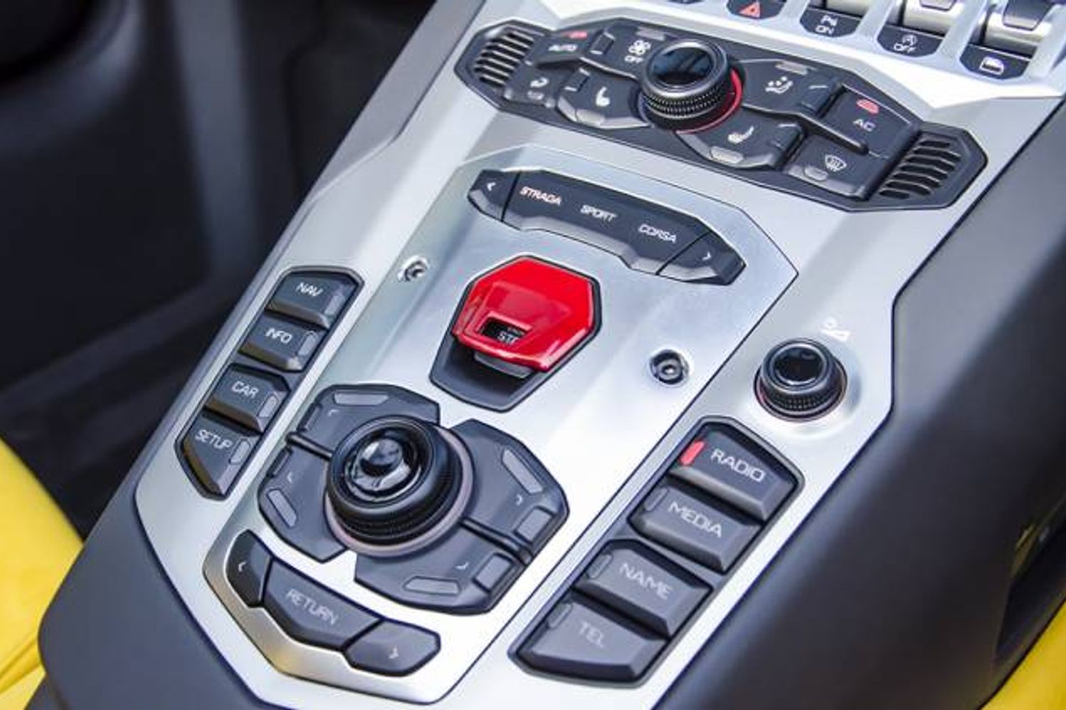 LAMBORGHINI AVENTADOR ROADSTER LP 700-4 ISR