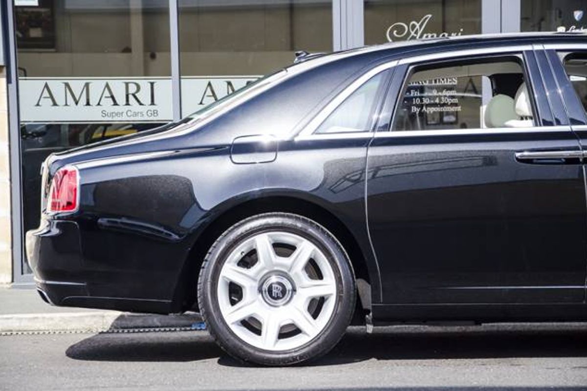 ROLLS-ROYCE GHOST SALOON 4dr Auto