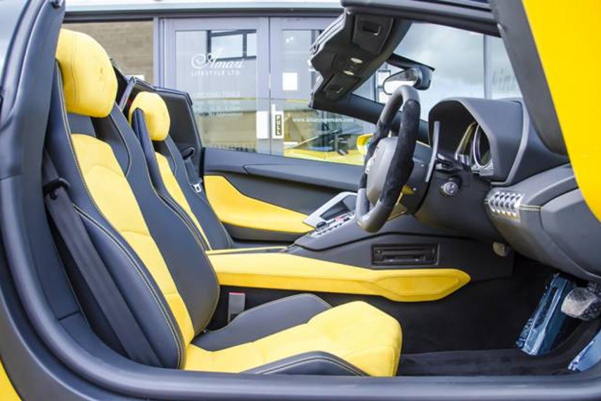 LAMBORGHINI AVENTADOR ROADSTER LP 700-4 ISR
