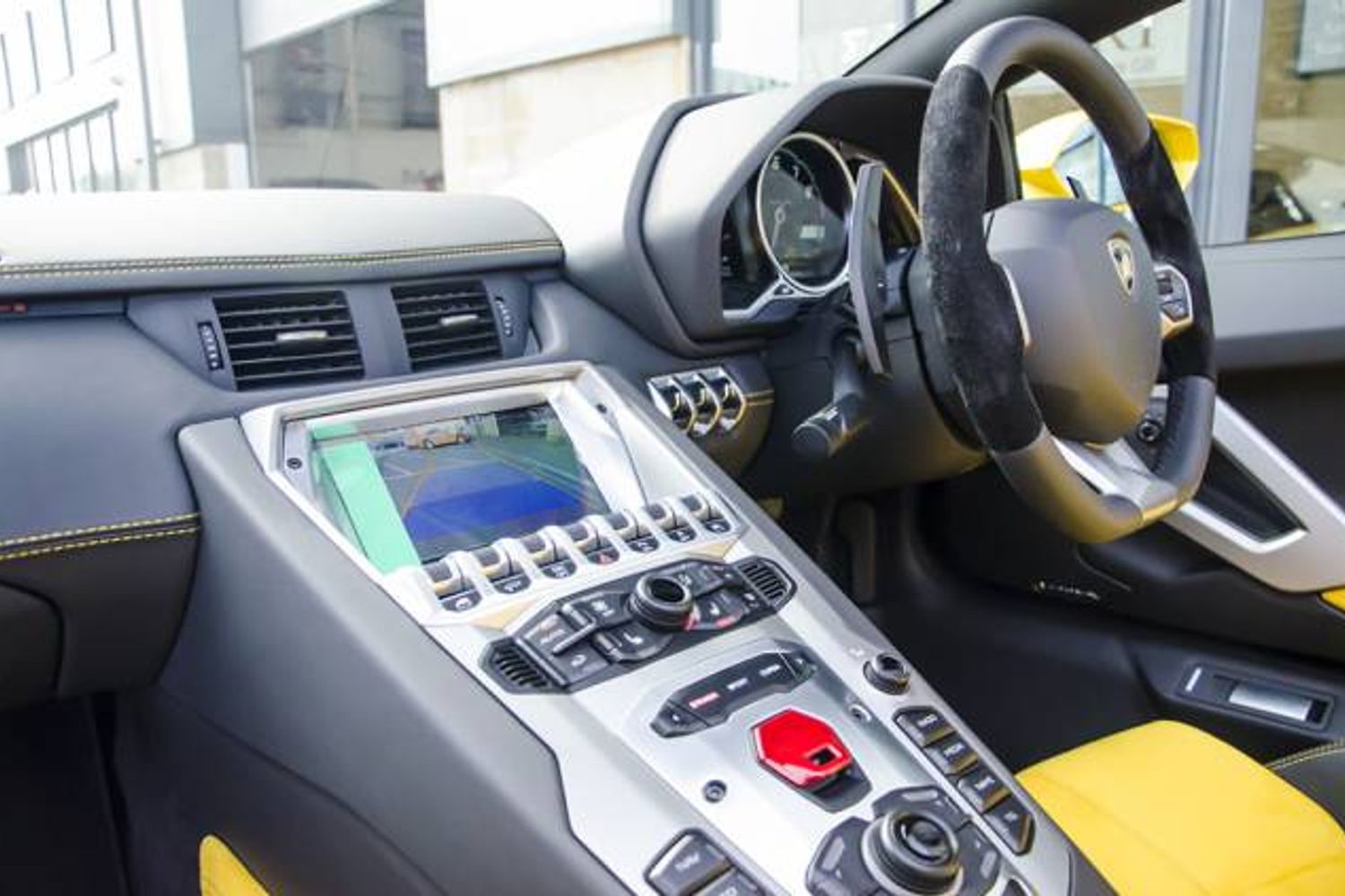 LAMBORGHINI AVENTADOR ROADSTER LP 700-4 ISR