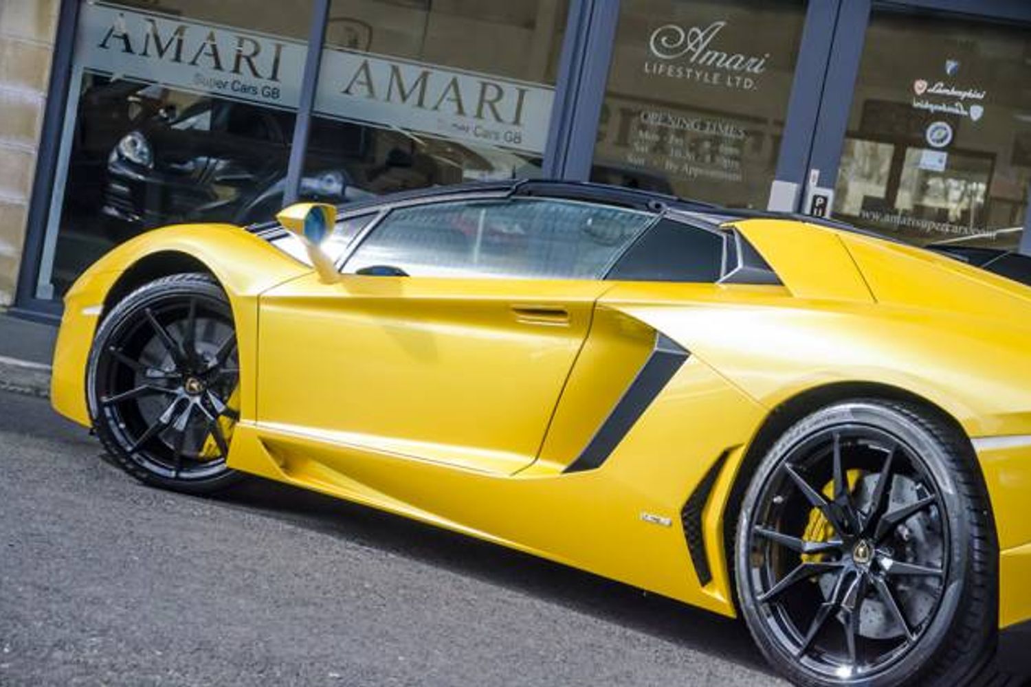 LAMBORGHINI AVENTADOR ROADSTER LP 700-4 ISR