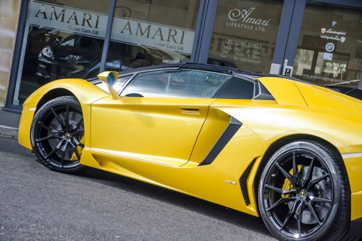 LAMBORGHINI AVENTADOR ROADSTER LP 700-4 ISR