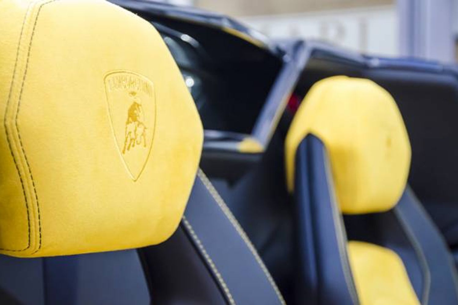 LAMBORGHINI AVENTADOR ROADSTER LP 700-4 ISR
