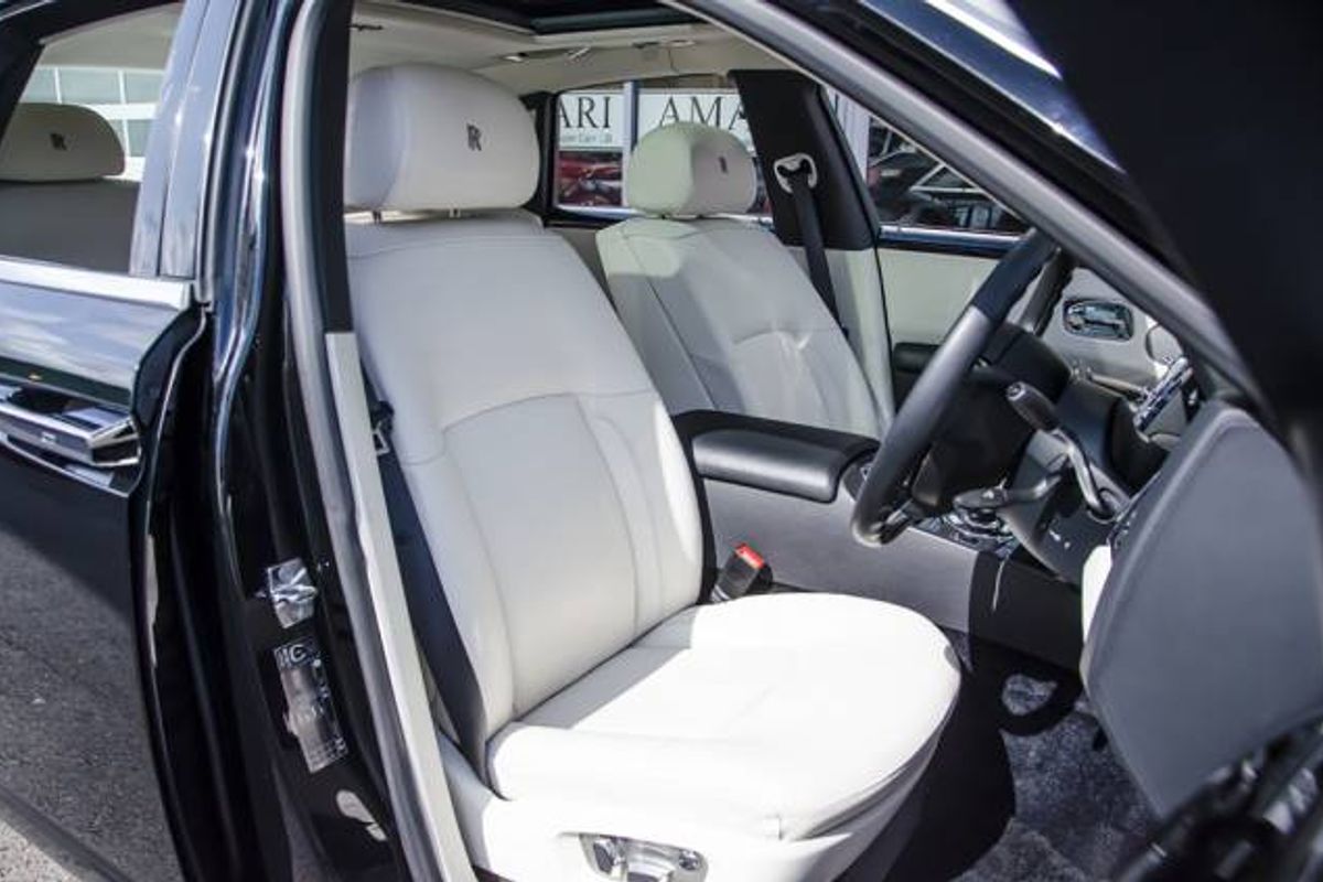 ROLLS-ROYCE GHOST SALOON 4dr Auto