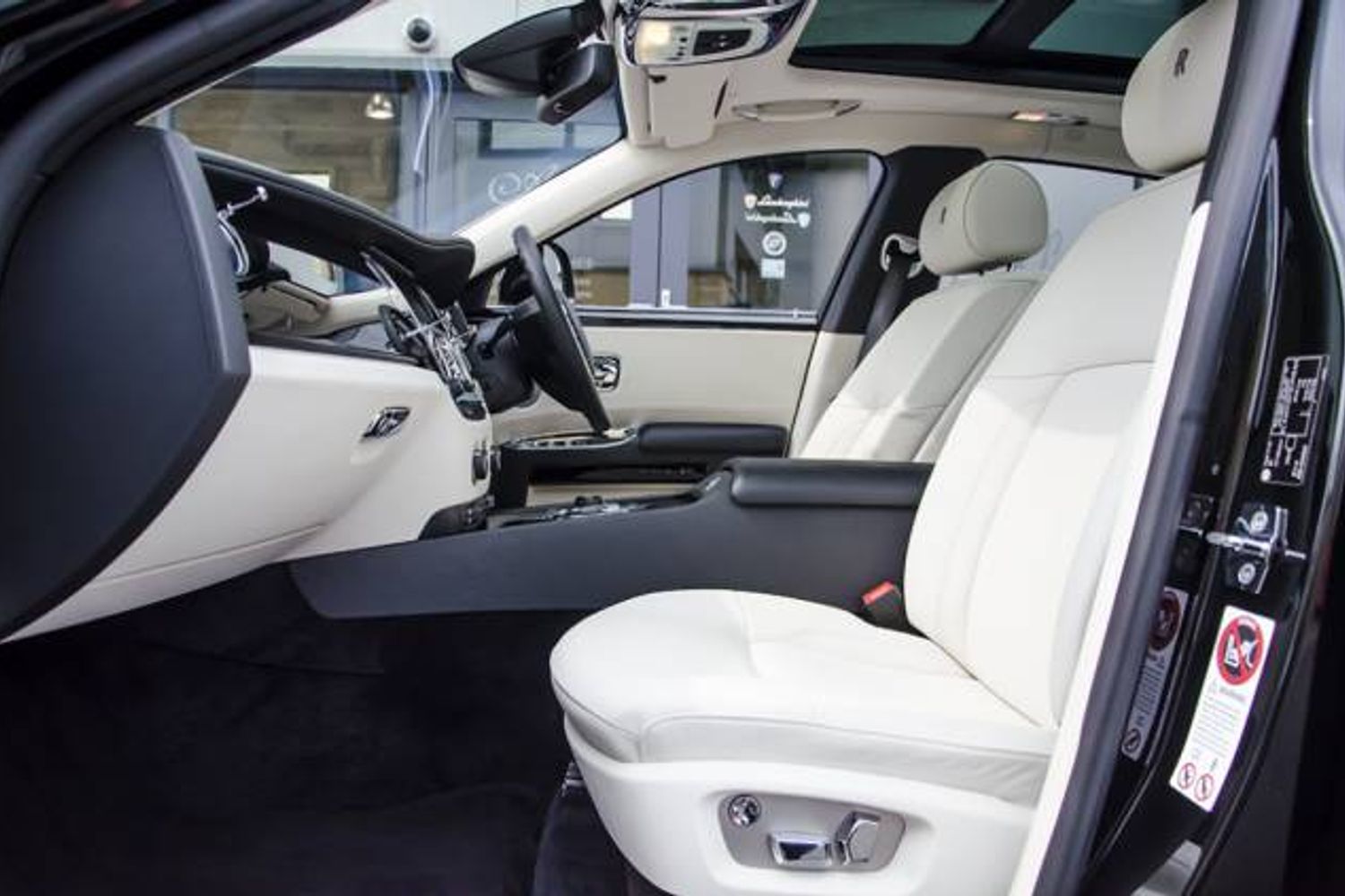 ROLLS-ROYCE GHOST SALOON 4dr Auto