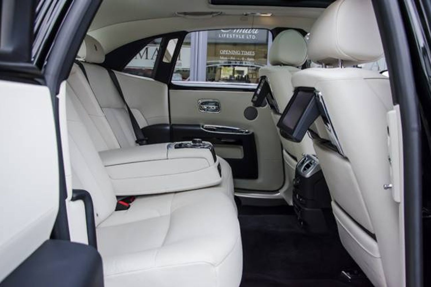 ROLLS-ROYCE GHOST SALOON 4dr Auto