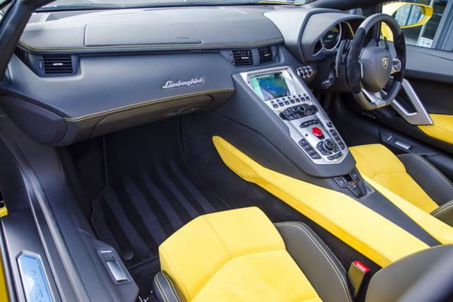 LAMBORGHINI AVENTADOR ROADSTER LP 700-4 ISR