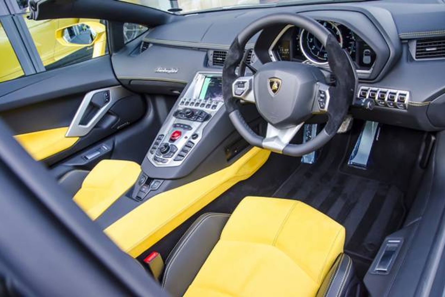 LAMBORGHINI AVENTADOR ROADSTER LP 700-4 ISR