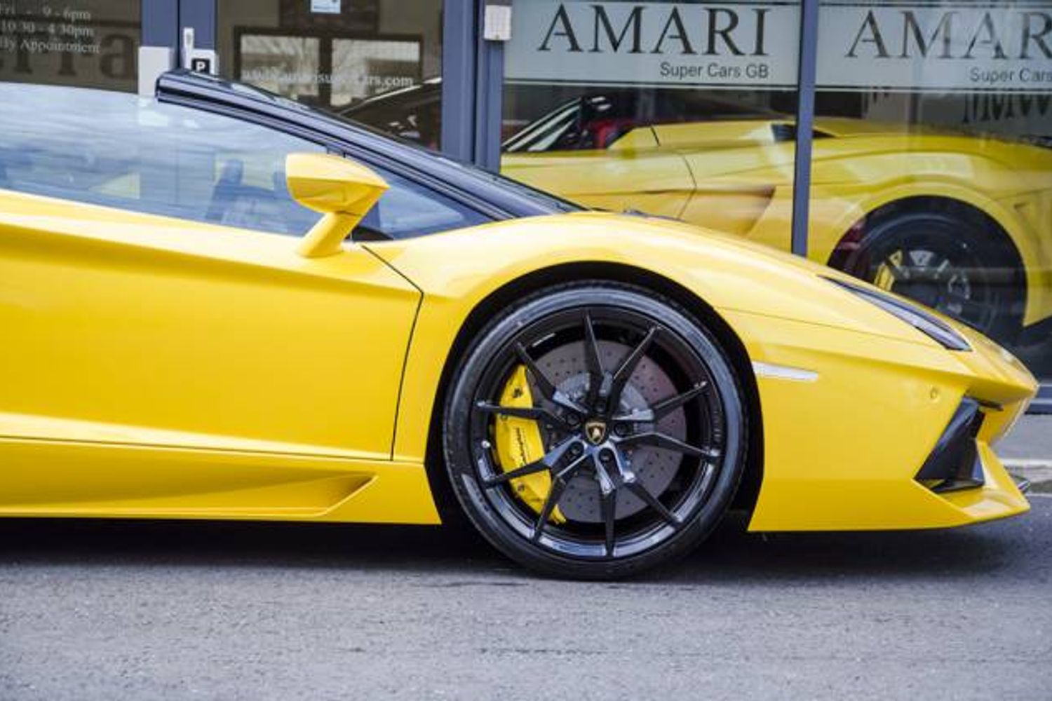 LAMBORGHINI AVENTADOR ROADSTER LP 700-4 ISR