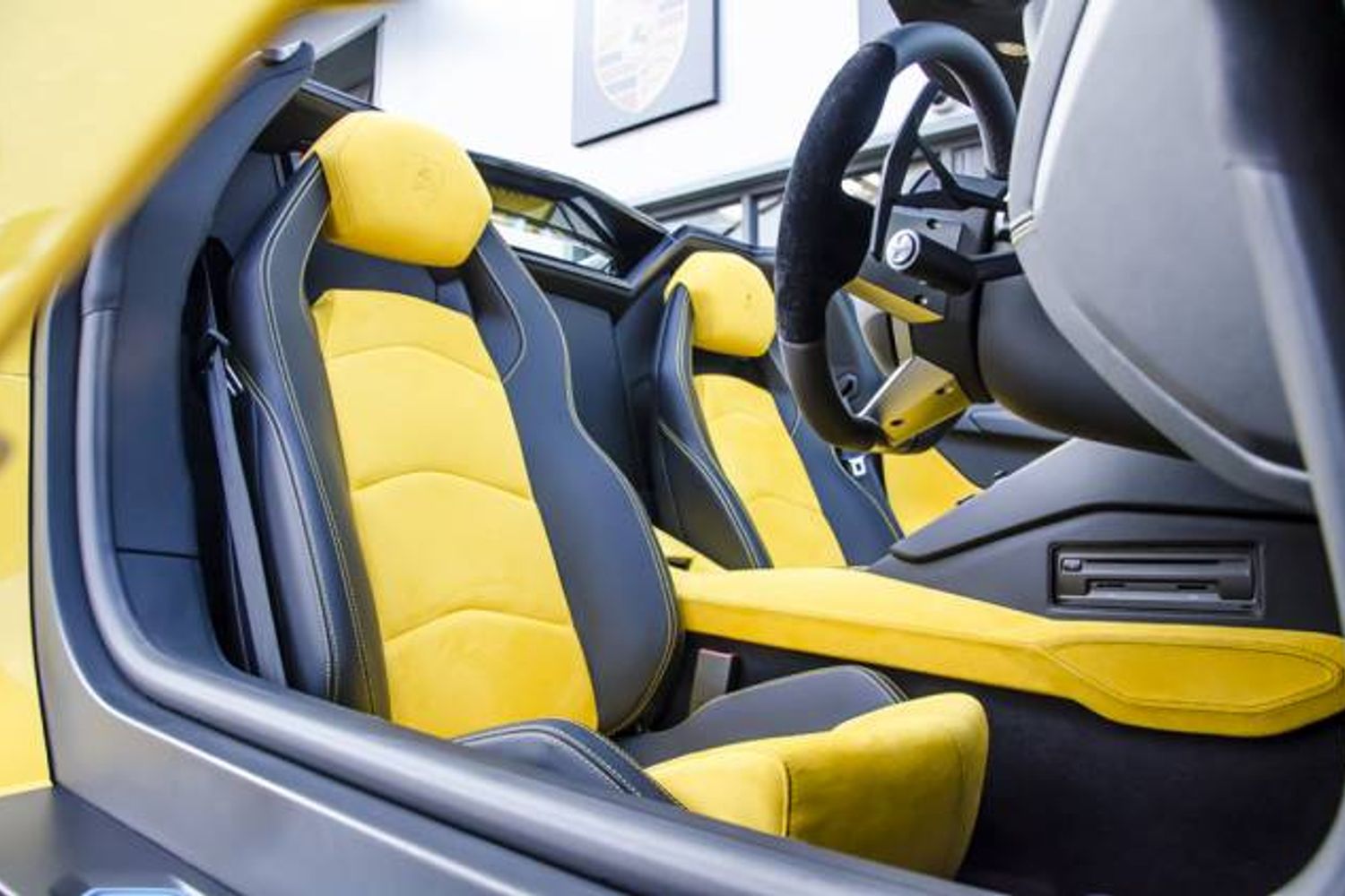 LAMBORGHINI AVENTADOR ROADSTER LP 700-4 ISR