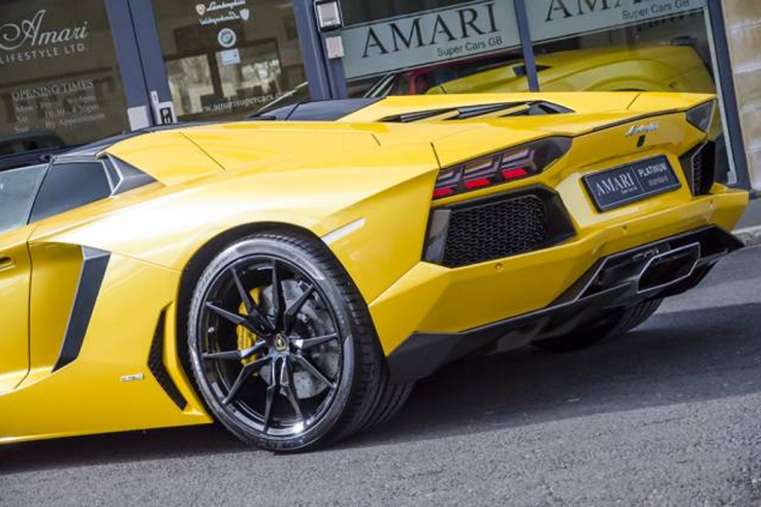 LAMBORGHINI AVENTADOR ROADSTER LP 700-4 ISR