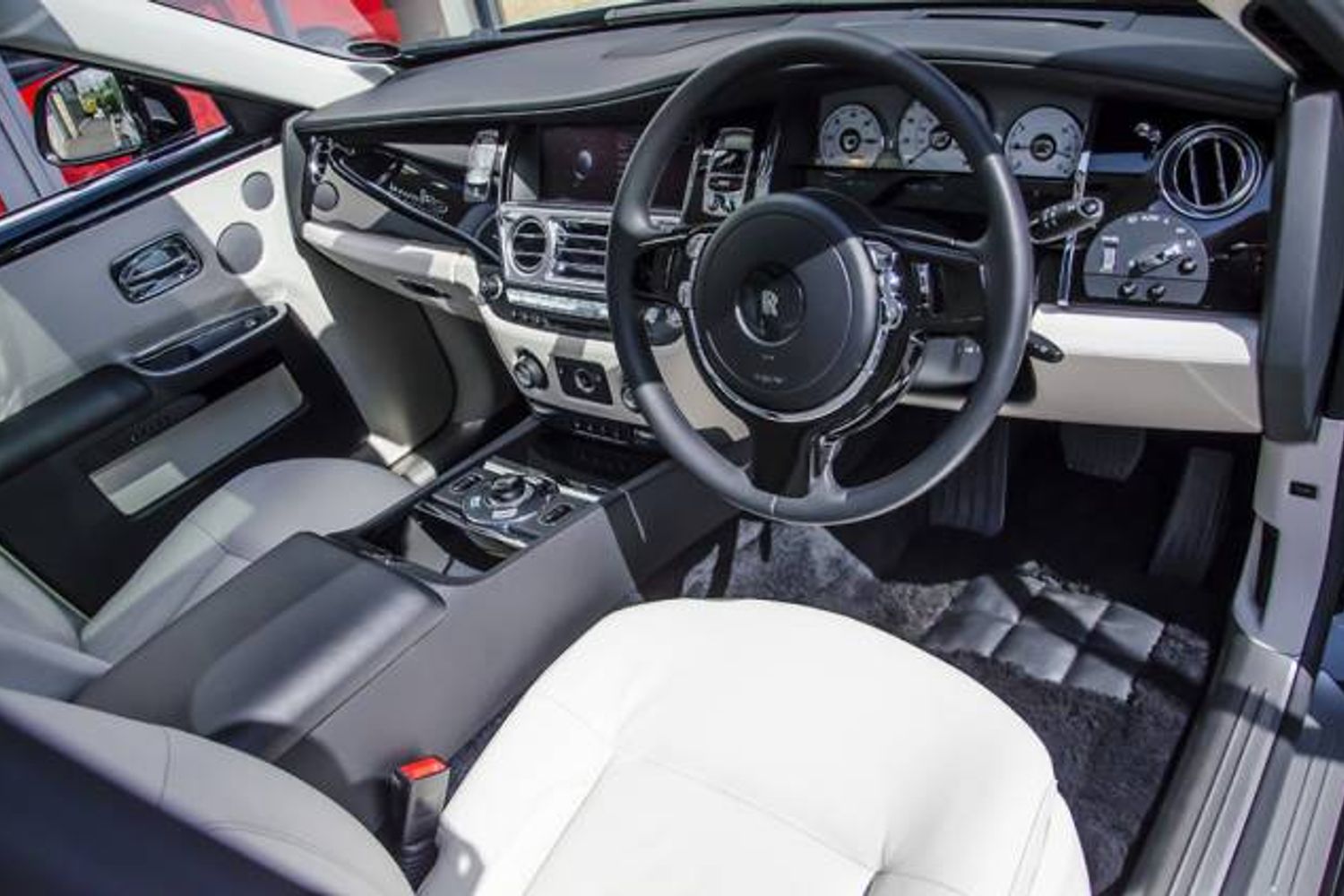 ROLLS-ROYCE GHOST SALOON 4dr Auto
