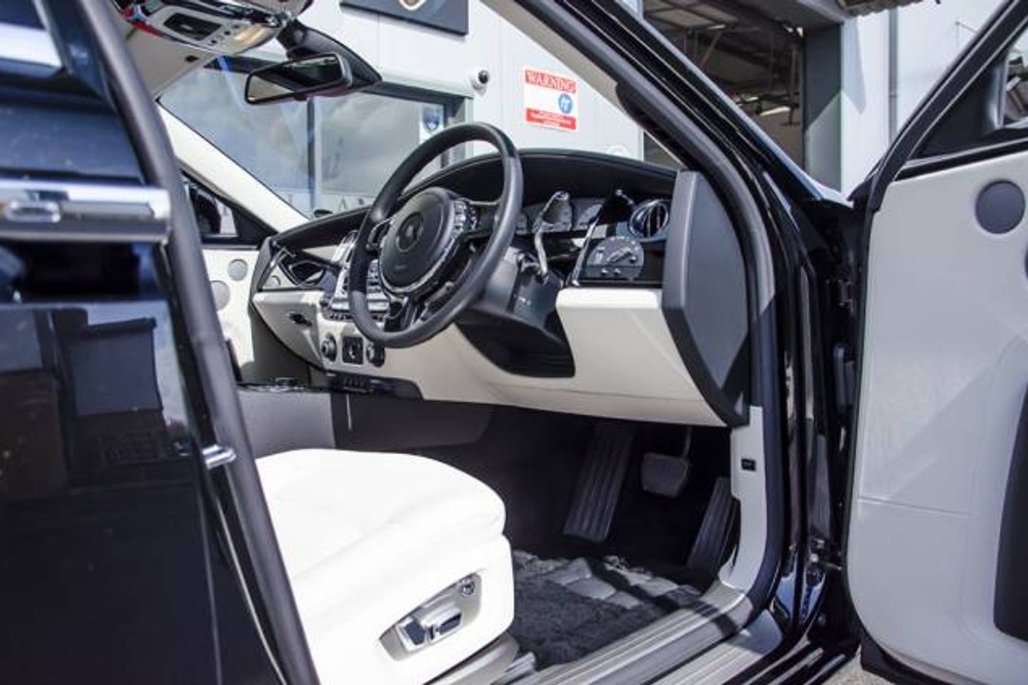 ROLLS-ROYCE GHOST SALOON 4dr Auto