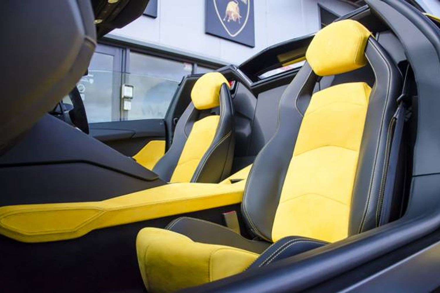 LAMBORGHINI AVENTADOR ROADSTER LP 700-4 ISR