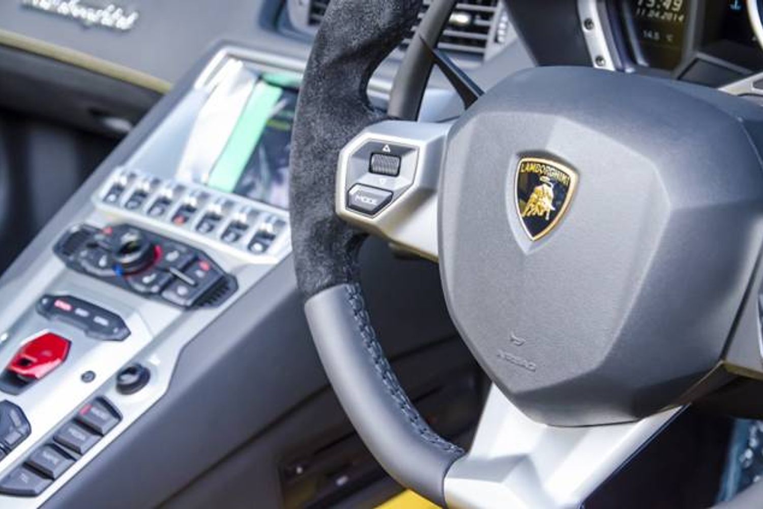 LAMBORGHINI AVENTADOR ROADSTER LP 700-4 ISR