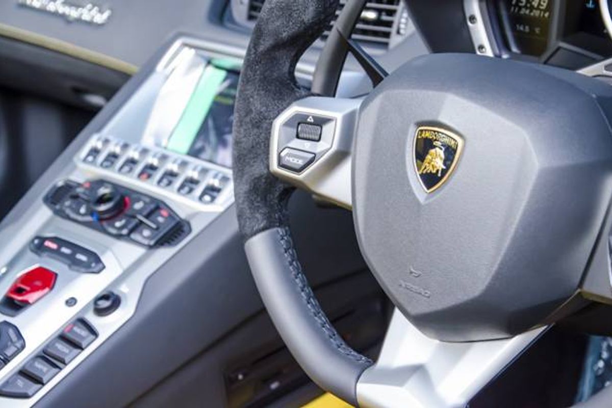 LAMBORGHINI AVENTADOR ROADSTER LP 700-4 ISR