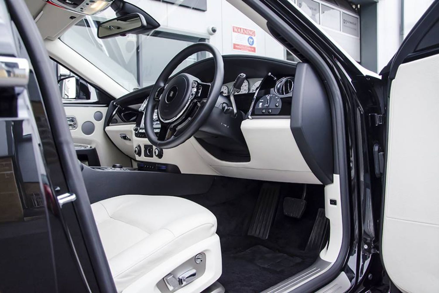 ROLLS-ROYCE GHOST SALOON 4dr Auto