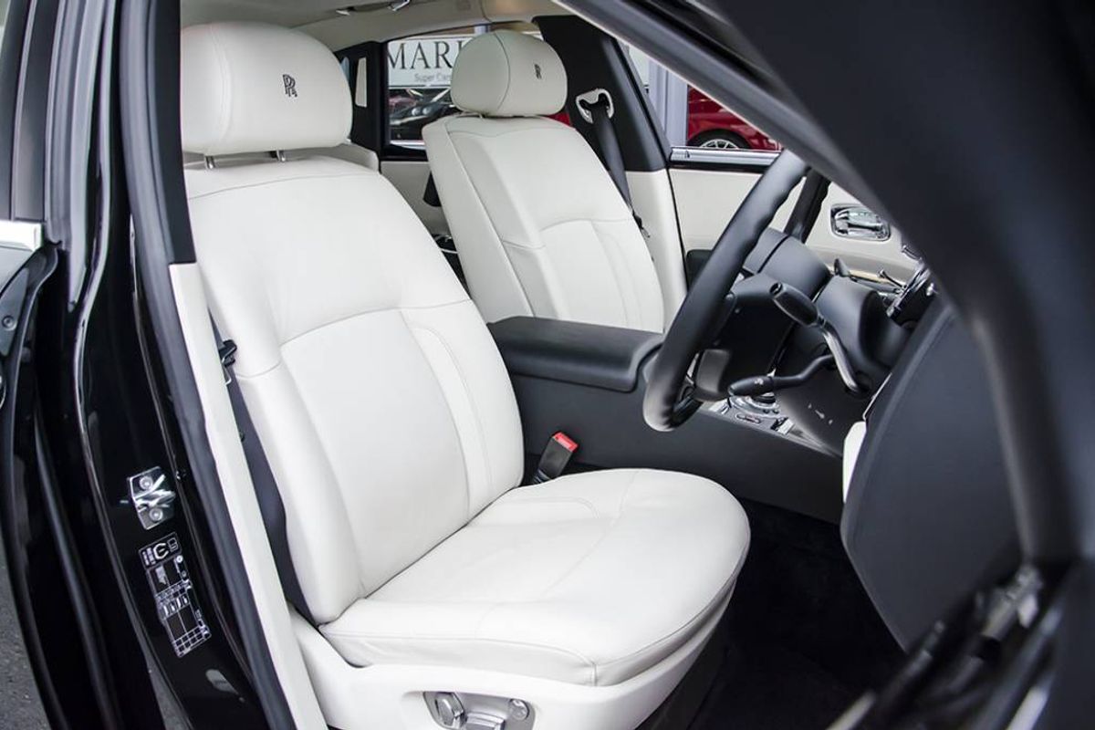 ROLLS-ROYCE GHOST SALOON 4dr Auto