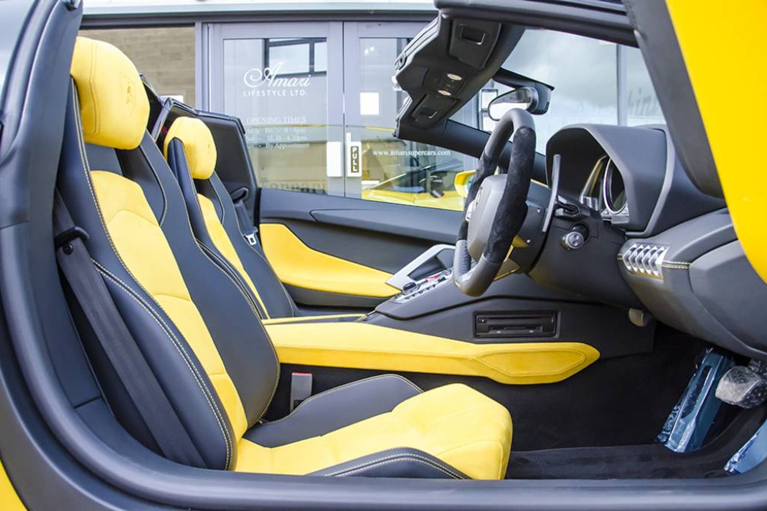 LAMBORGHINI AVENTADOR ROADSTER LP 700-4 ISR