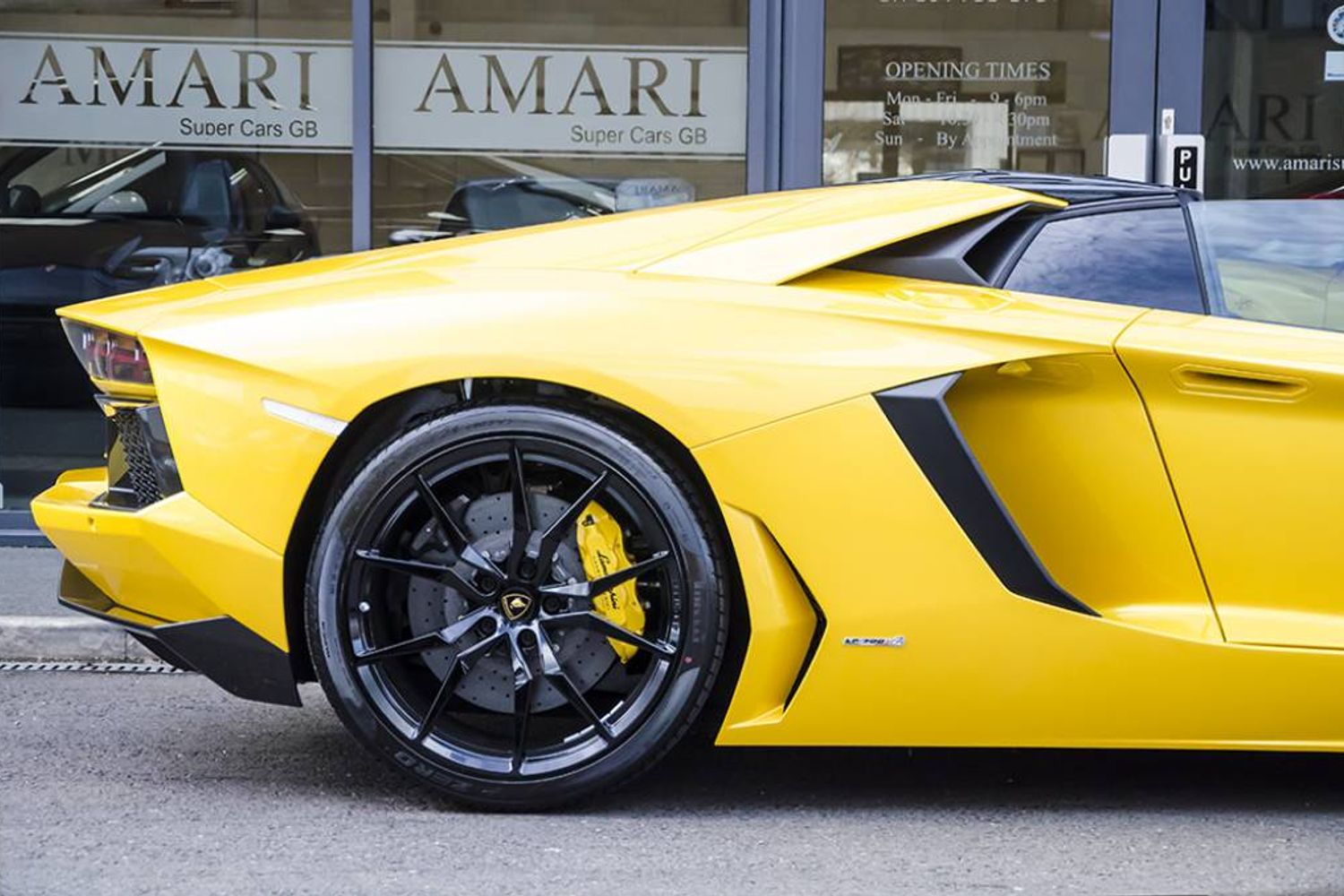 LAMBORGHINI AVENTADOR ROADSTER LP 700-4 ISR