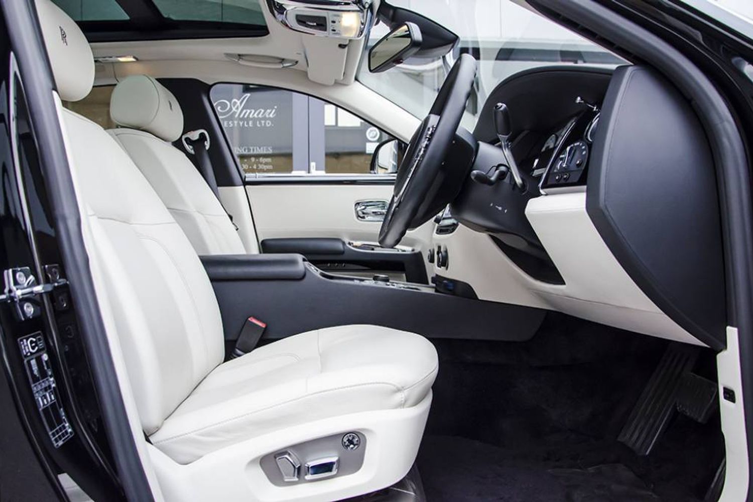 ROLLS-ROYCE GHOST SALOON 4dr Auto