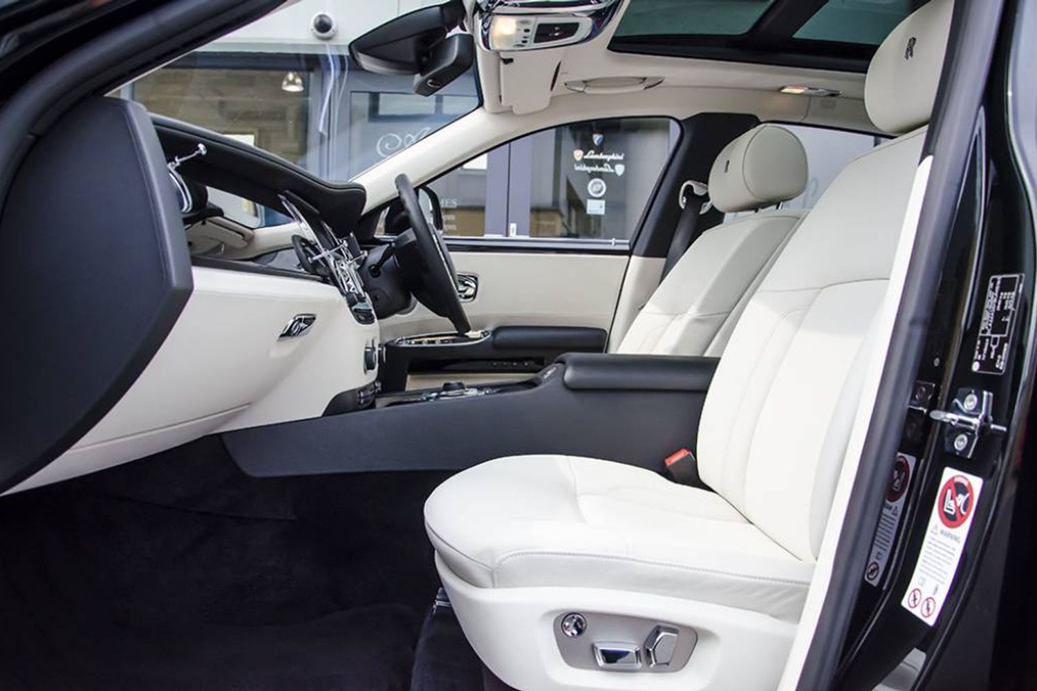 ROLLS-ROYCE GHOST SALOON 4dr Auto