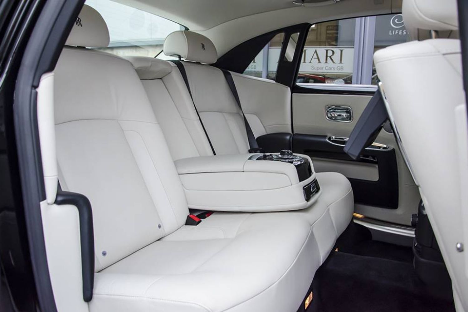 ROLLS-ROYCE GHOST SALOON 4dr Auto