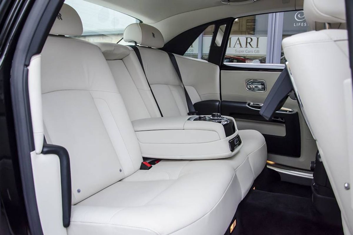 ROLLS-ROYCE GHOST SALOON 4dr Auto
