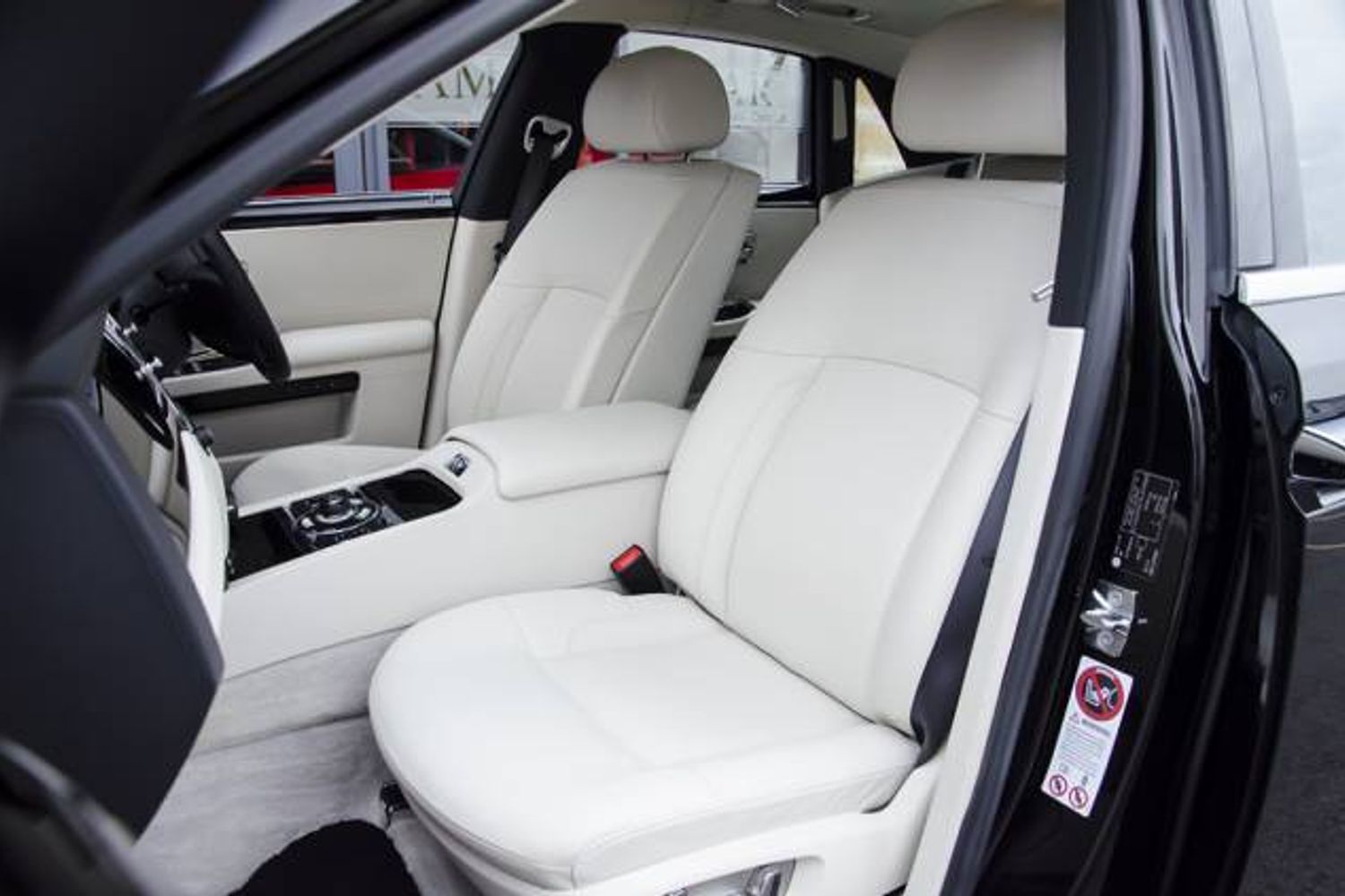 ROLLS-ROYCE GHOST SALOON 4dr Auto
