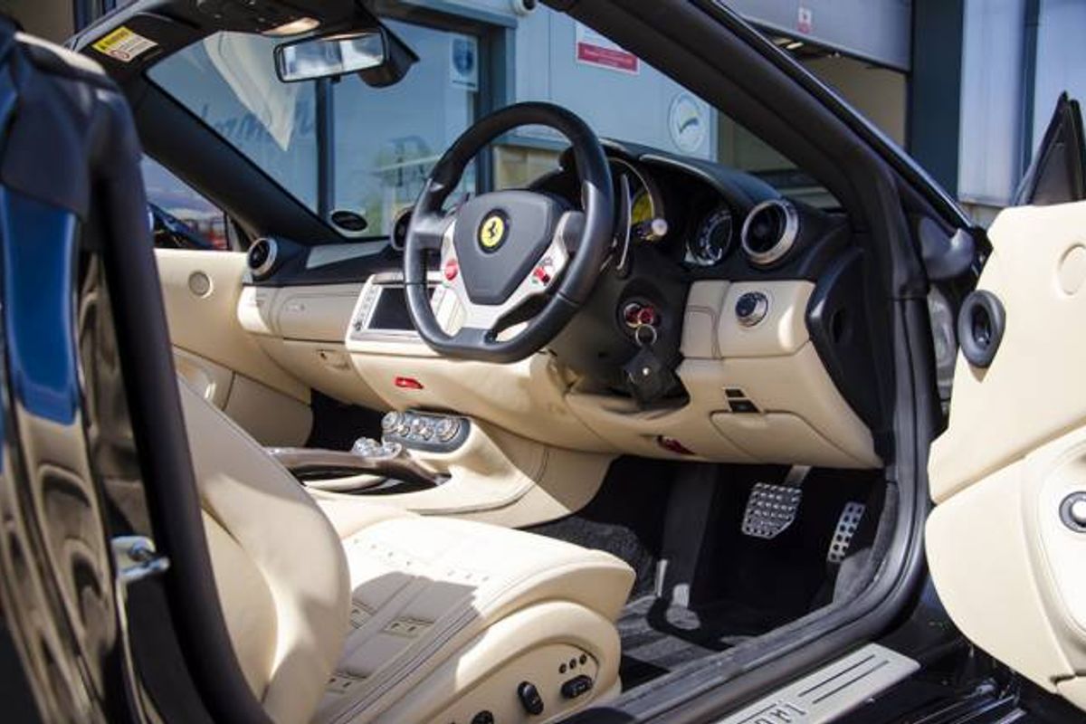 FERRARI CALIFORNIA CONVERTIBLE 2+ F1