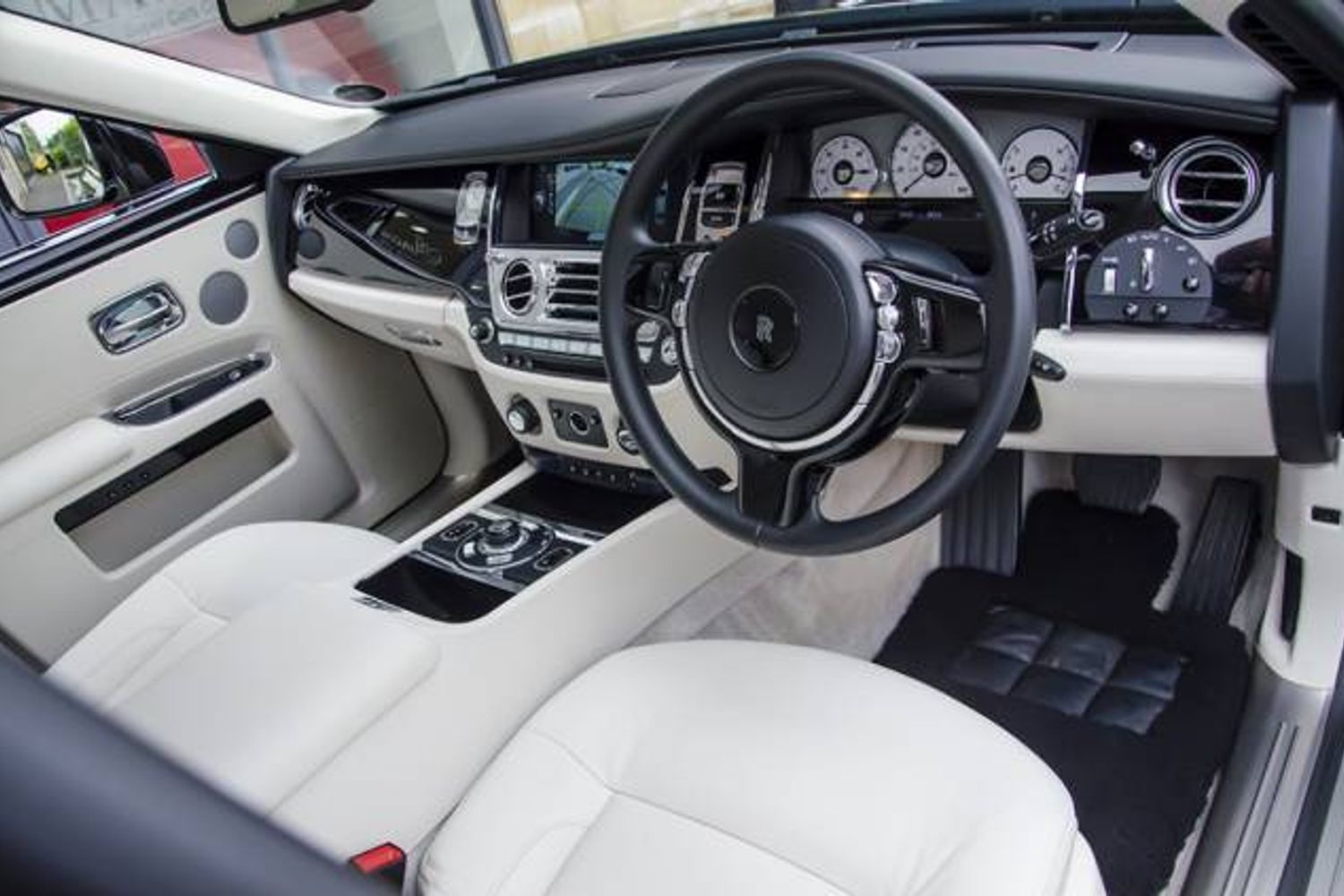 ROLLS-ROYCE GHOST SALOON 4dr Auto