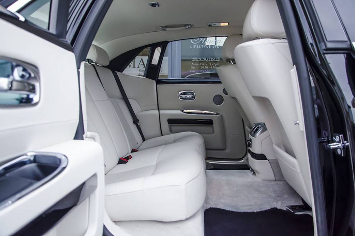 ROLLS-ROYCE GHOST SALOON 4dr Auto