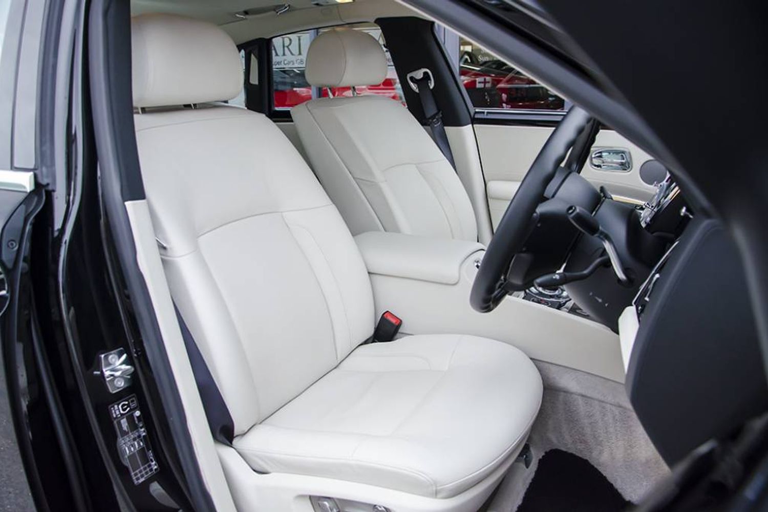 ROLLS-ROYCE GHOST SALOON 4dr Auto