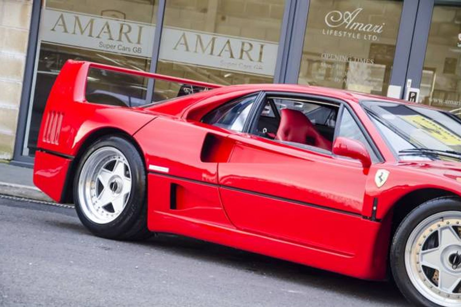 FERRARI F40 COUPE 2dr