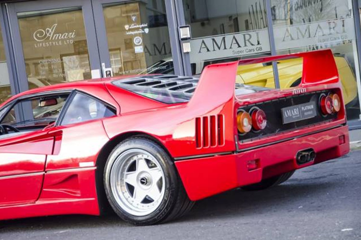 FERRARI F40 COUPE 2dr