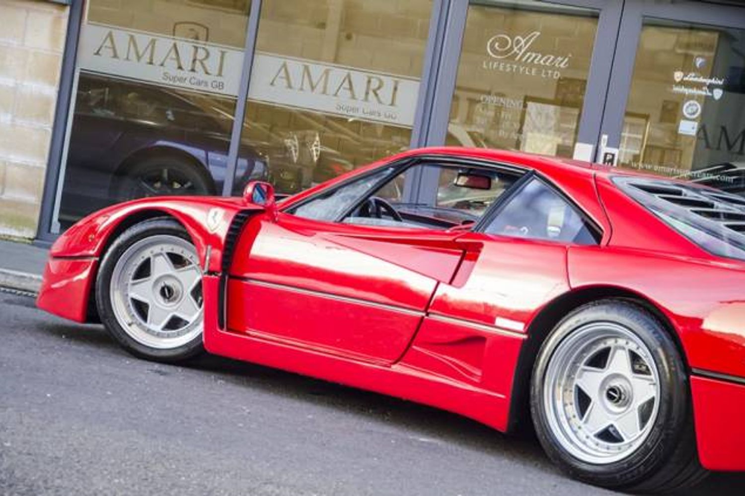 FERRARI F40 COUPE 2dr
