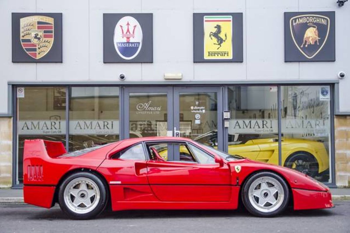FERRARI F40 COUPE 2dr