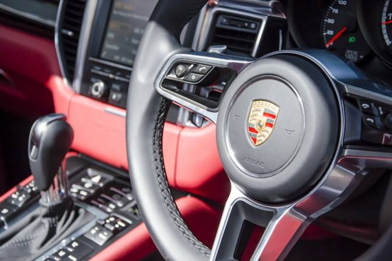 PORSCHE MACAN ESTATE Turbo PDK