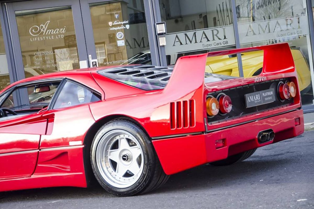 FERRARI F40 COUPE 2dr