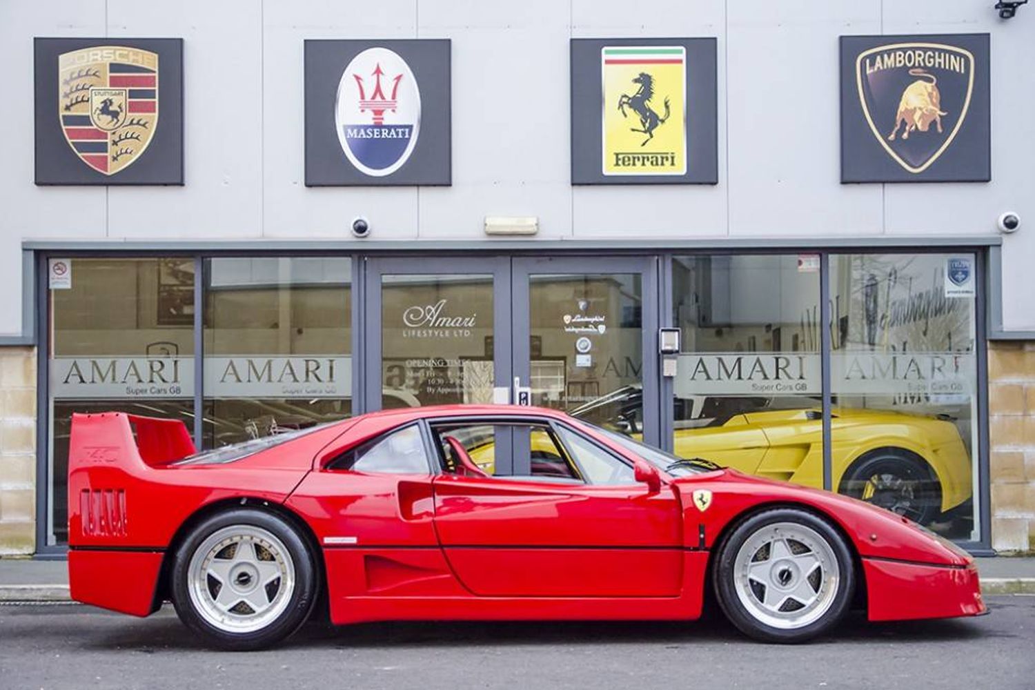 FERRARI F40 COUPE 2dr