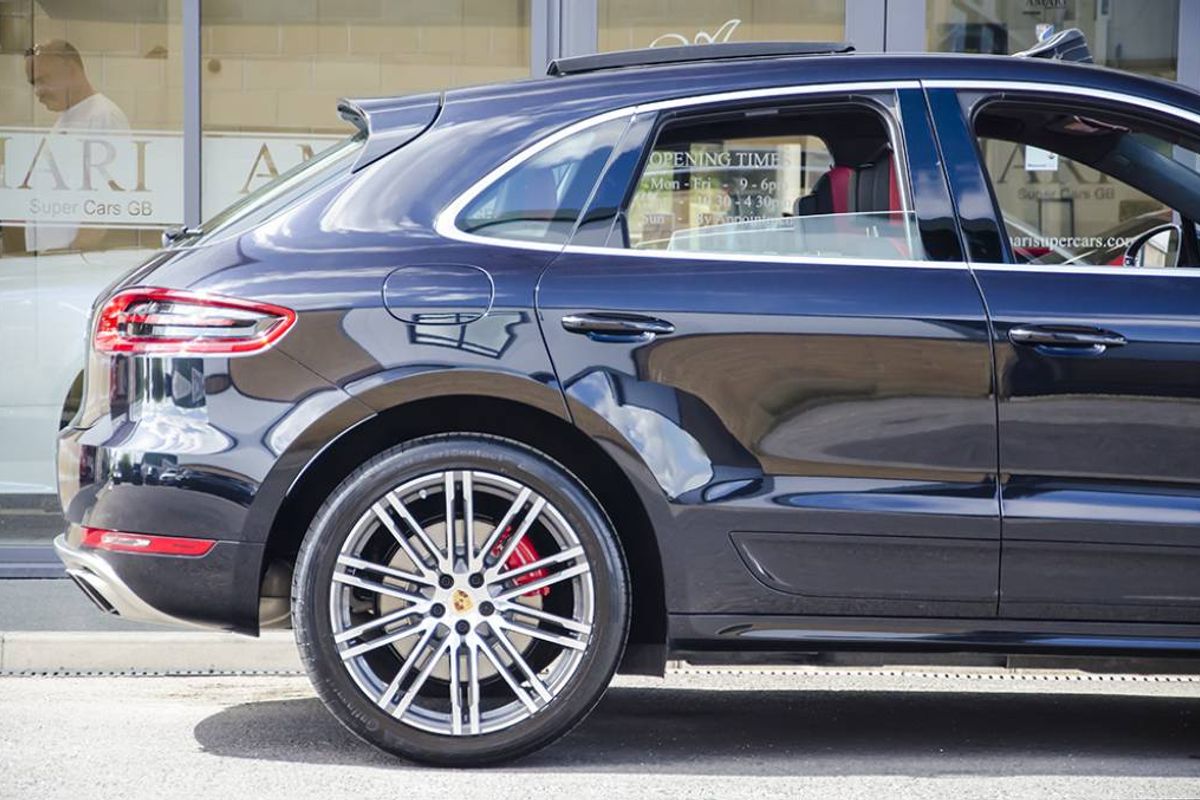 PORSCHE MACAN ESTATE Turbo PDK