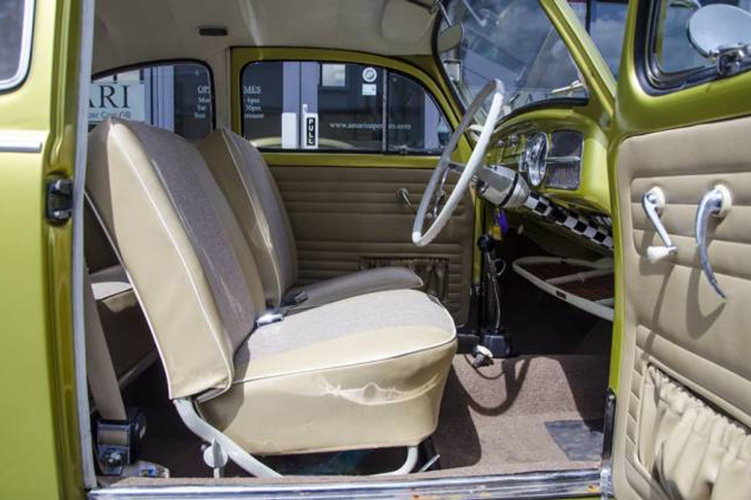 VOLKSWAGEN Beetle Cal Look