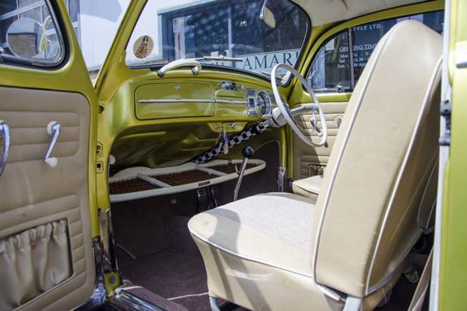 VOLKSWAGEN Beetle Cal Look