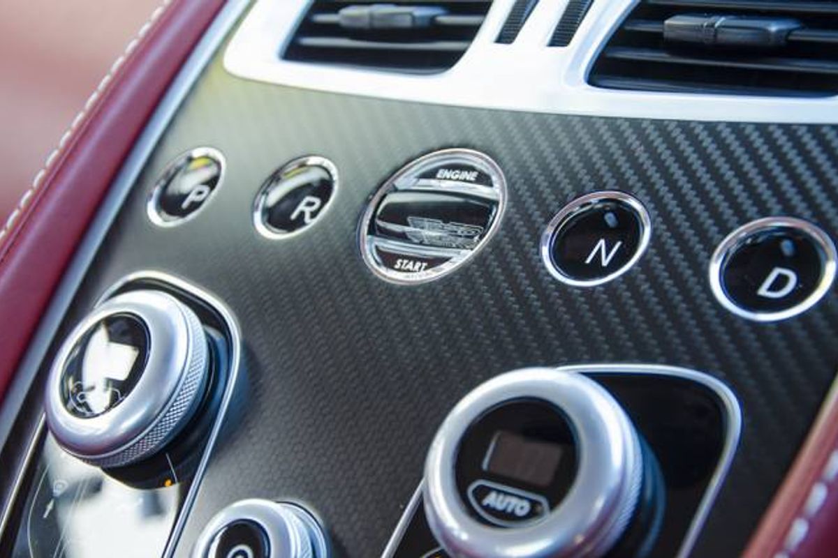 ASTON MARTIN VANQUISH COUPE V12 2+2 Touchtronic Auto