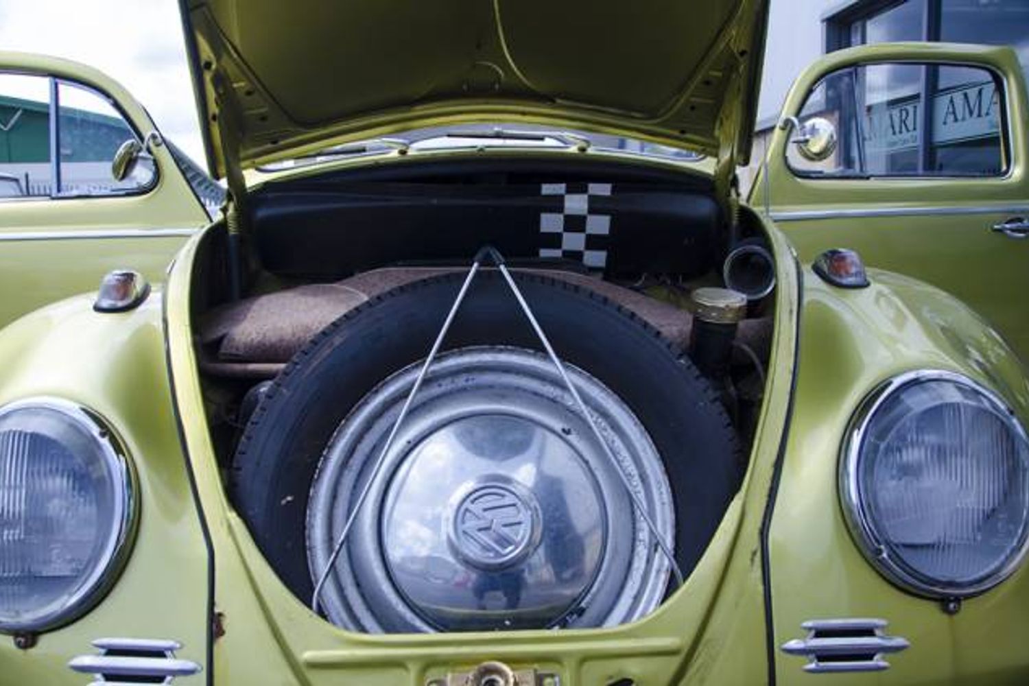 VOLKSWAGEN Beetle Cal Look