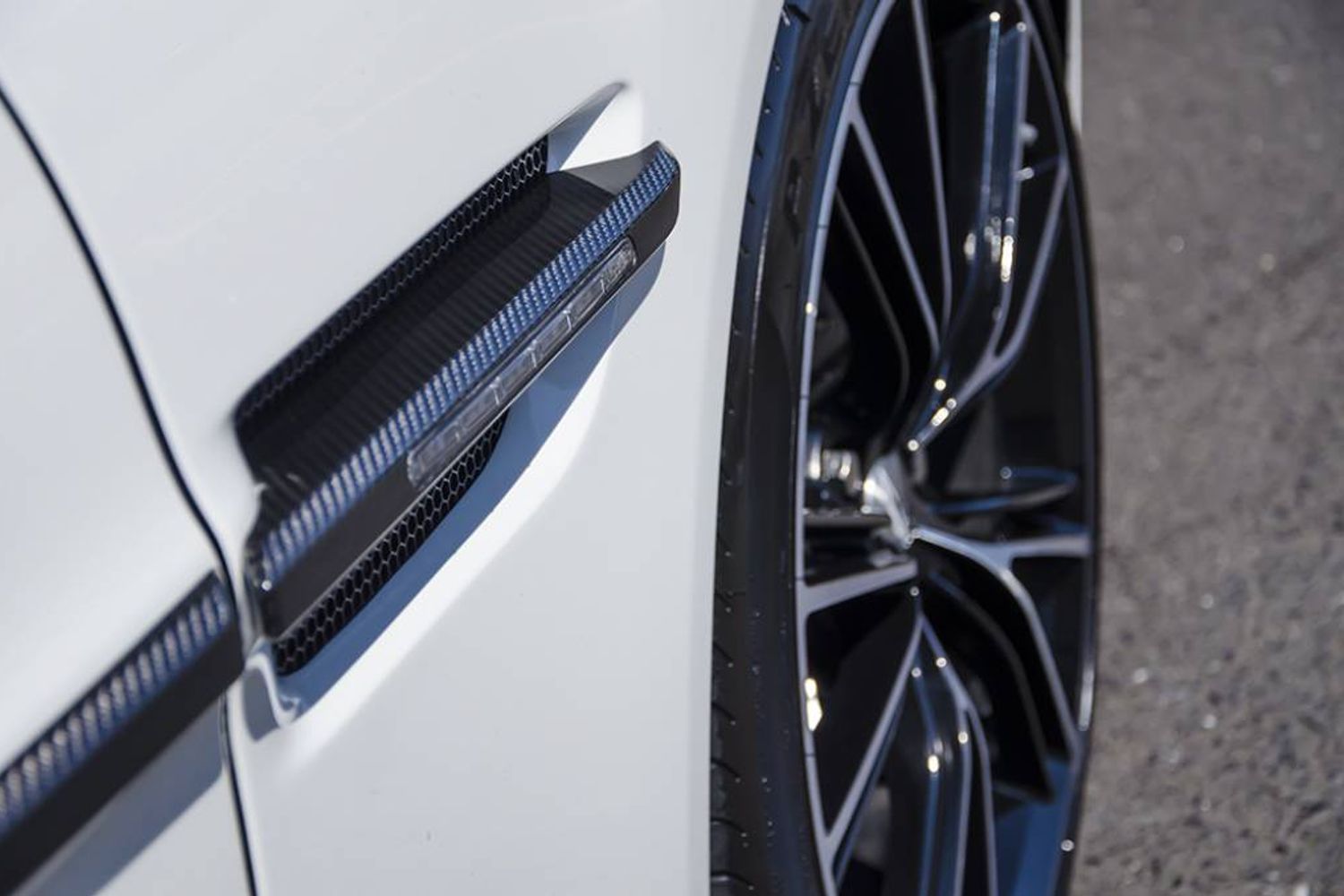 ASTON MARTIN VANQUISH COUPE V12 2+2 Touchtronic Auto