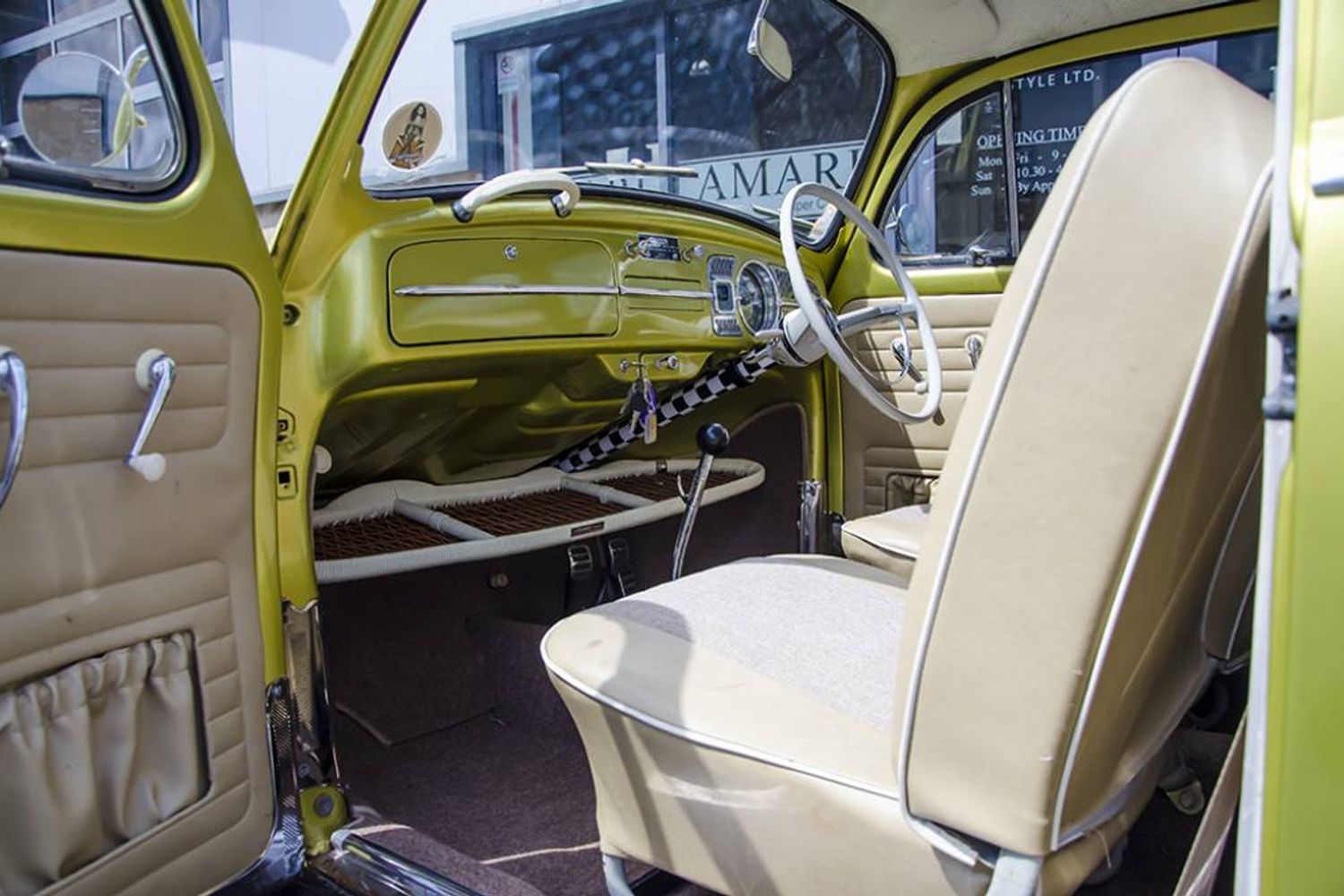 VOLKSWAGEN Beetle Cal Look