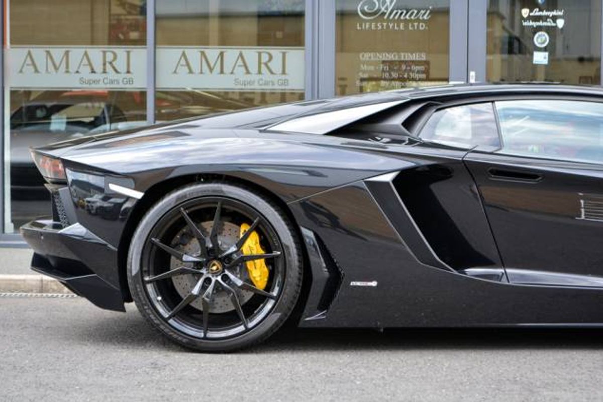 LAMBORGHINI AVENTADOR COUPE LP 700-4 ISR