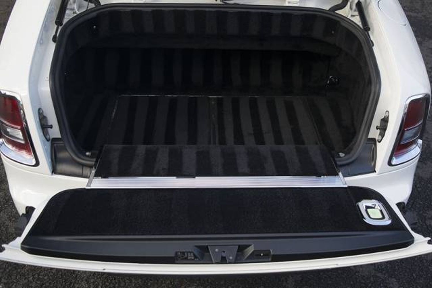 ROLLS-ROYCE PHANTOM DROPHEAD COUPE 2dr Auto