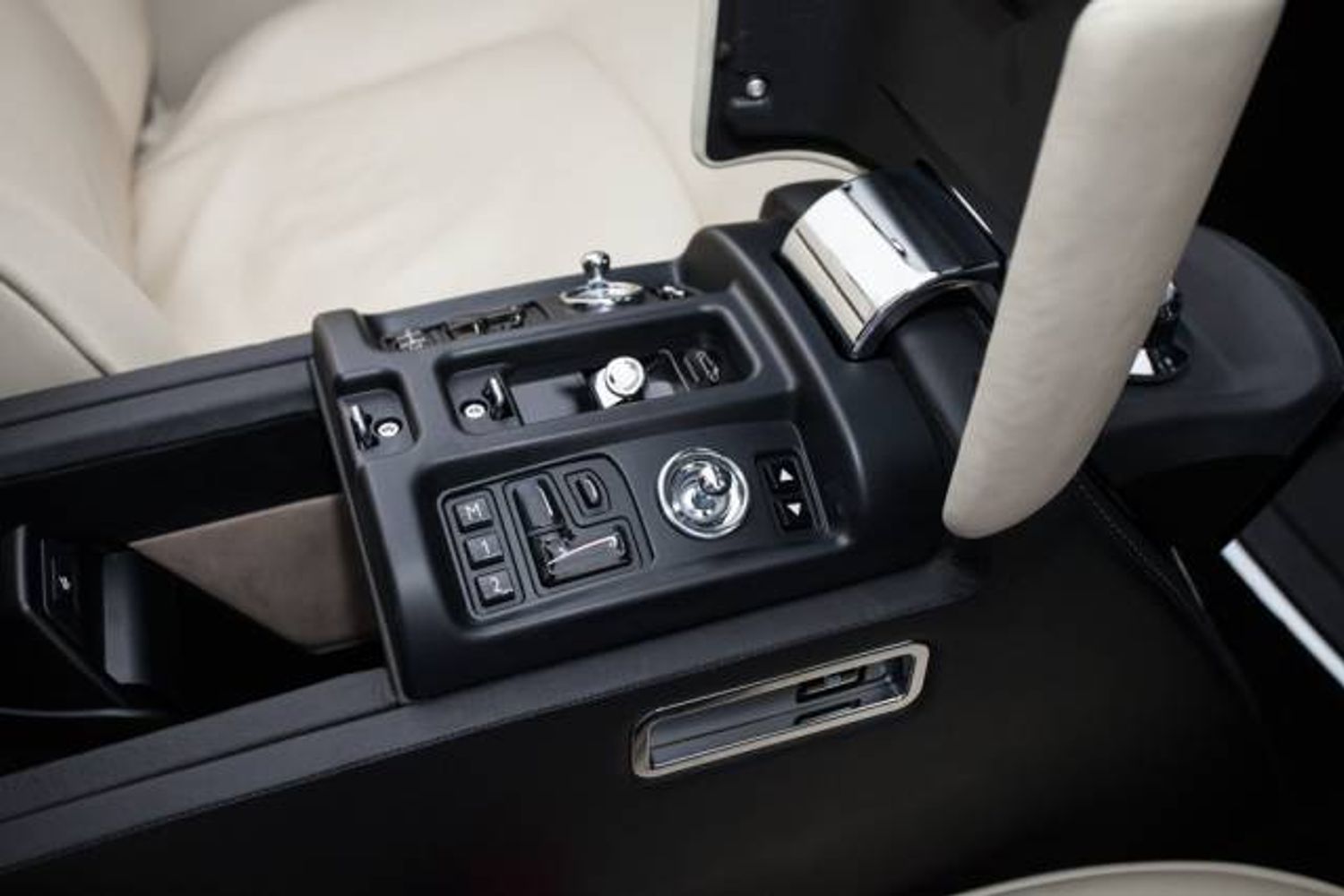 ROLLS-ROYCE PHANTOM DROPHEAD COUPE 2dr Auto